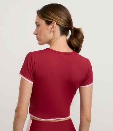 Remera Cropped Deportiva en Microfibra con Estampa Localizada 3