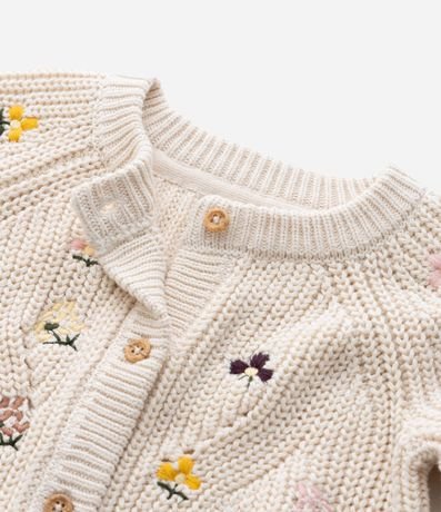 Cardigan Infantil en Efecto Punto con Bordado Floral – Talle 0 a 18 Meses 8
