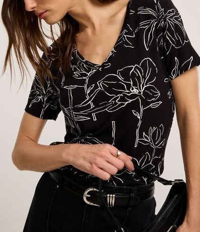 Blusa en Viscolycra con Cuello V y Estampa Floral 3
