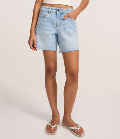 Bermuda Cintura Mediana en Jeans con Bajo Cortada 3