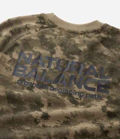 Remera Regular en Waffle Manga Larga Camuflada con Lettering Natural Balance 10
