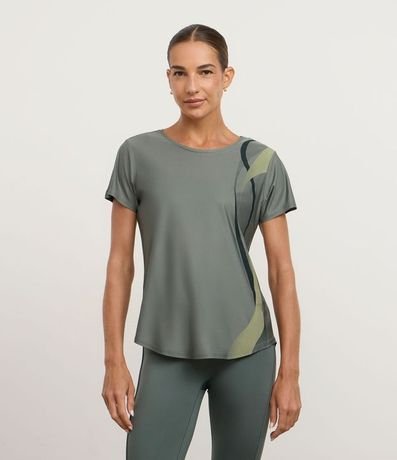 Remera Deportiva en Helanca con Estampa Lateral