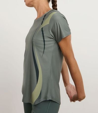 Remera Deportiva en Helanca con Estampa Lateral 2