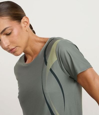 Remera Deportiva en Helanca con Estampa Lateral 3