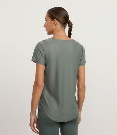 Remera Deportiva en Helanca con Estampa Lateral 4