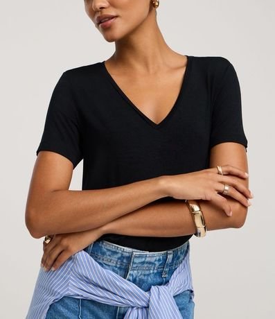 Blusa Básica en Viscosa con Escote V 4