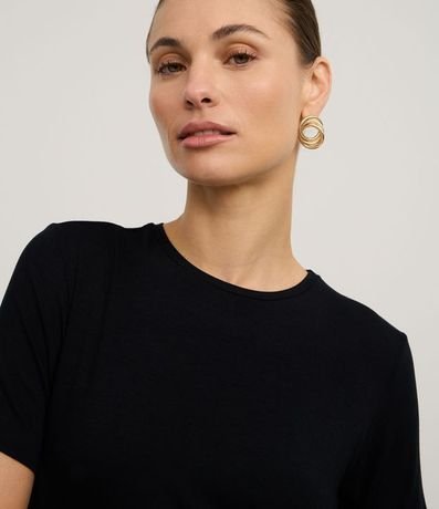 Blusa Básica en Viscosa con Cuello Redondo 3