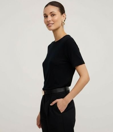 Blusa Básica en Viscosa con Cuello Redondo 6
