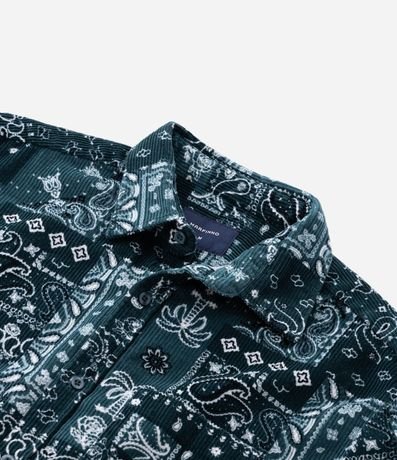 Camisa en Terciopelo con Botones y Estampa Paisley 11