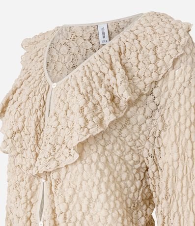 Blusa Bata en Encaje Texturizada con Volados en el Escote 9