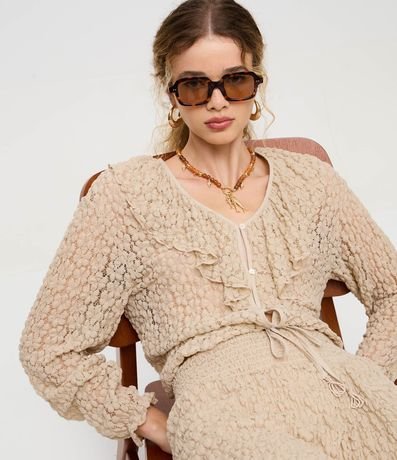 Blusa Bata en Encaje Texturizada con Volados en el Escote 1