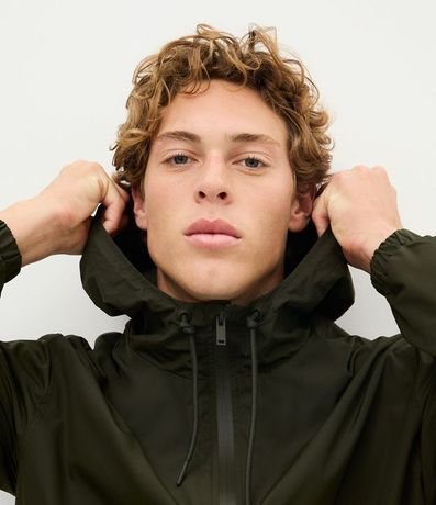 Campera Rompevientos con Capucha y Bolsillo con Cierre 3
