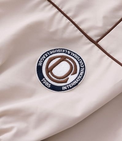 Campera Masculina en Tejido Tecnológico con Estampa Delantera 4