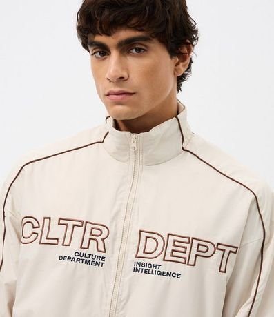 Campera Masculina en Tejido Tecnológico con Estampa Delantera 4