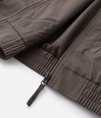 Campera Rompeviento con Recortes Delanteros y Bolsillo de Cremallera 10