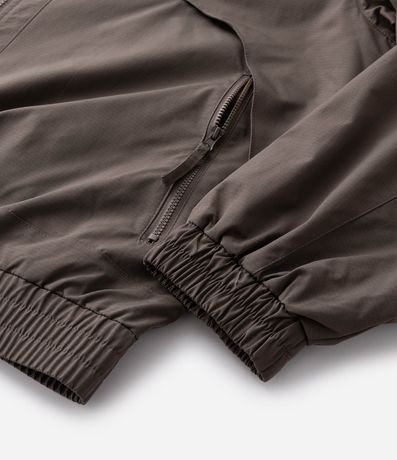 Campera Rompeviento con Recortes Delanteros y Bolsillo de Cremallera 12