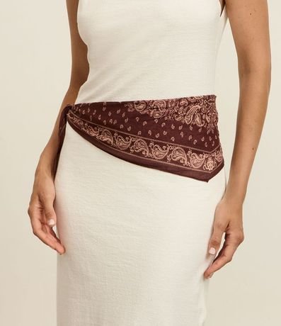 Pañuelo Triangular en Algodón con Estampado Paisley