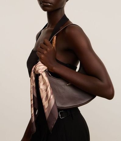 Pañuelo Cuadrado en Satén con Estampa Animal Print Cobra 5