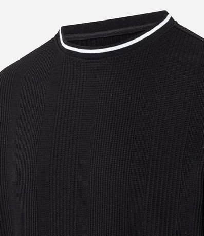 Remera Regular con Textura Vertical y Cuello Contrastante 6
