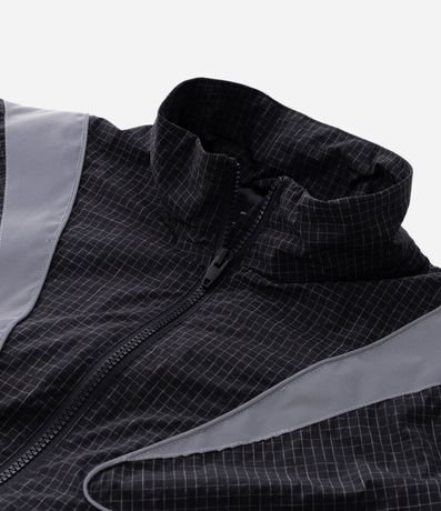 Campera Masculina Liviana en Tejido Tecnológico con Paneles Reflectivos 9