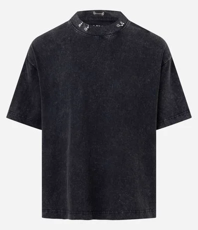 Remera en Algodón con Estampado Lettering Piercing y Cuello alto