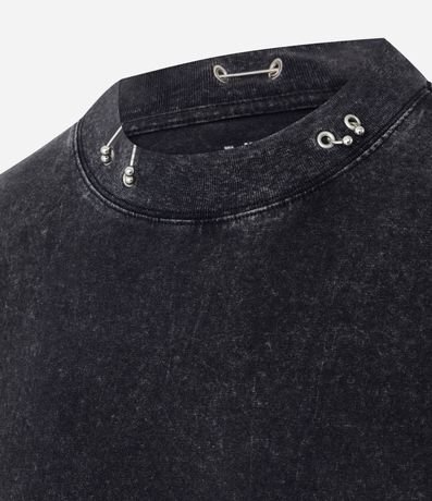 Remera en Algodón con Estampado Lettering Piercing y Cuello alto 2