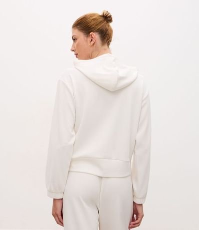 Campera Deportiva Regular en Modal con Capucha 4