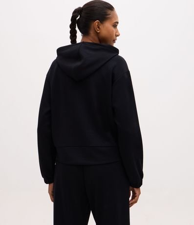 Campera Deportiva Regular en Modal con Capucha 4