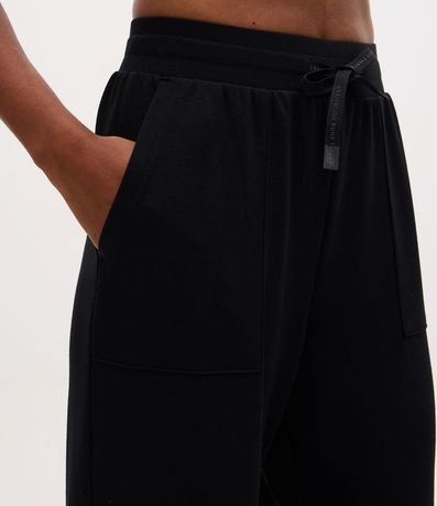 Pantalón Recto Deportiva en Modal con Bolsillos 3