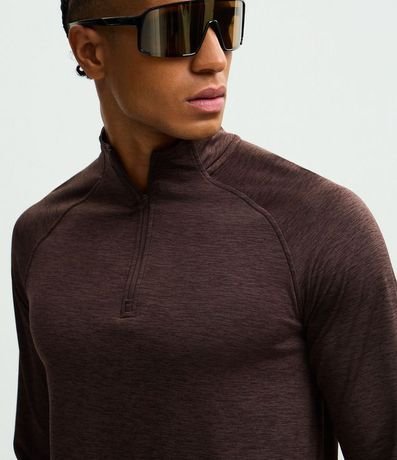 Remera Deportiva Térmica con Cremallera en el Cuello y Recortes 4