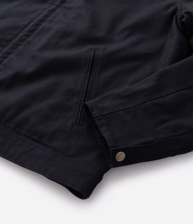 Campera Trucker en Sarga con Cuello de Terciopelo Contrastante y Bolsillos 4