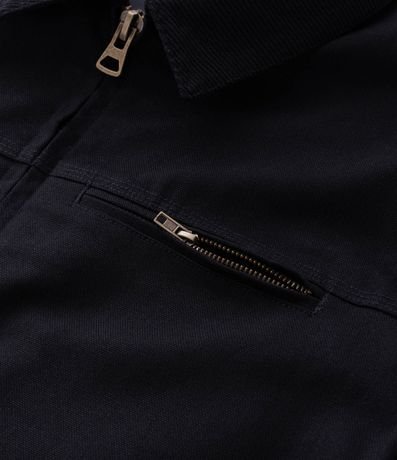 Campera Trucker en Sarga con Cuello de Terciopelo Contrastante y Bolsillos 5