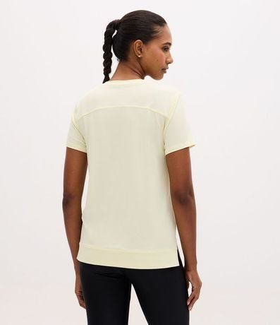 Remera Deportiva en Microfibra Agujerada con Bajo Mullet 5