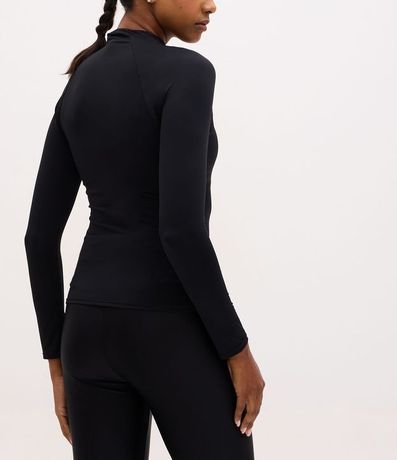 Remera Deportiva de Manga Larga y Cuello Alto 3