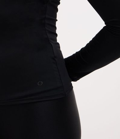 Remera Deportiva de Manga Larga y Cuello Alto 5