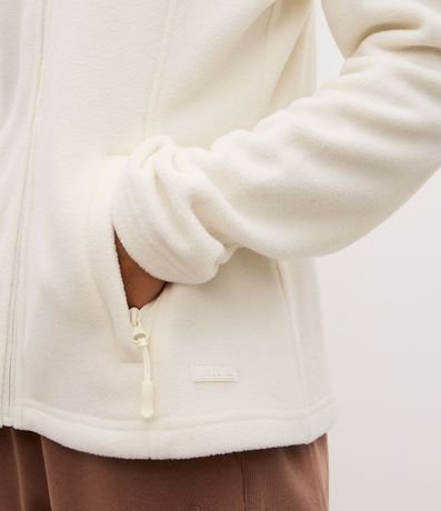 Campera Pesada Deportiva en Fleece con Cuello Alto 3