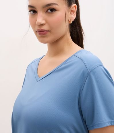 Remera Deportiva en Microfibra Agujerada con Bajo Mullet 2