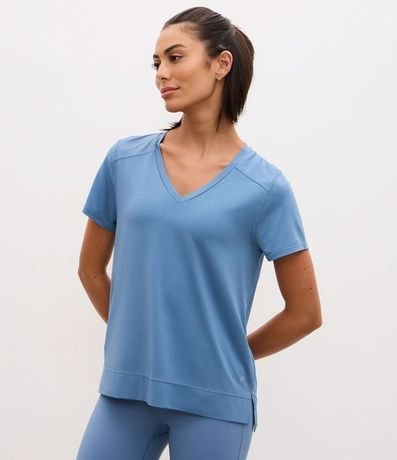 Remera Deportiva en Microfibra Agujerada con Bajo Mullet