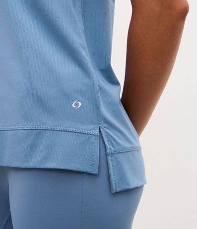 Remera Deportiva en Microfibra Agujerada con Bajo Mullet 3