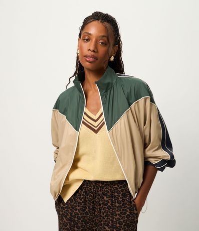 Campera Rompe Viento Tricolor con Cuello Alto 3