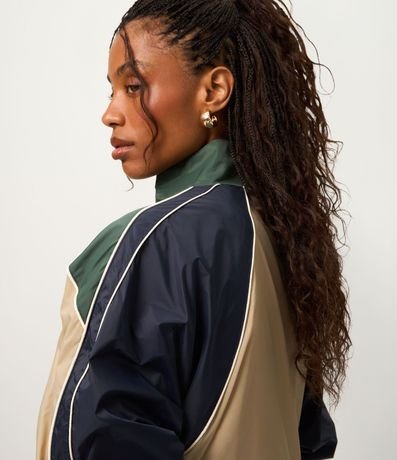 Campera Rompe Viento Tricolor con Cuello Alto 7