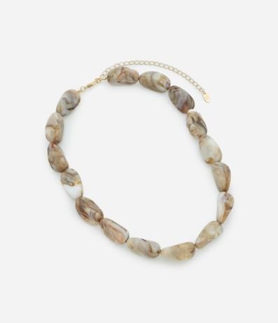 Collar Corto en Metal con Piedras Mezcladas en Resina 2