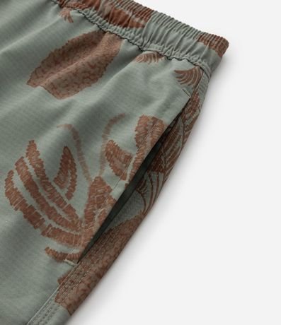 Bermuda de Playa en Microfibra con Estampado de Palmeras y Trancadero 6