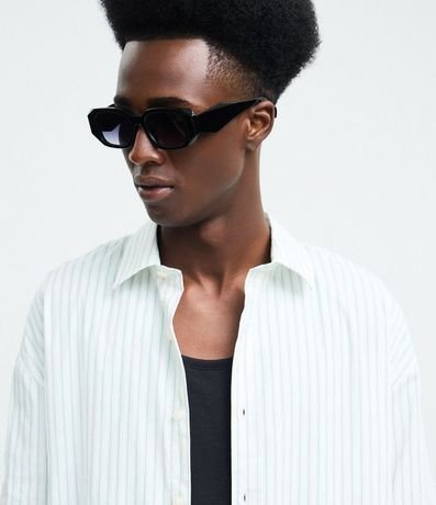 Camisa Manga Larga Rayada con Estampa “Echoes of a Restless Beat” en la Espalda 4