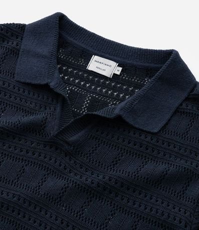 Remera Polo con Textura Patchwork y Cuello en V 9