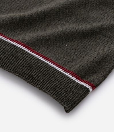 Camisa Polo Comfort con Cuello V y Detalles Contrastantes 15