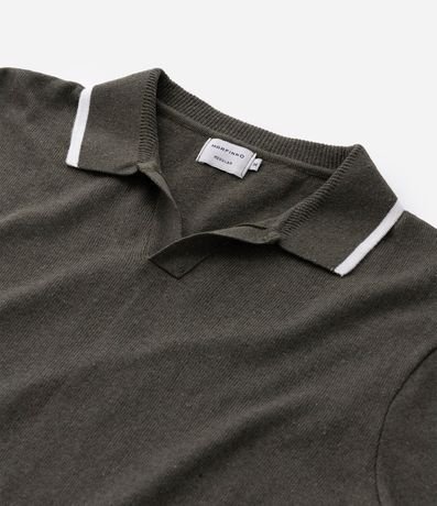 Camisa Polo Comfort con Cuello V y Detalles Contrastantes 19