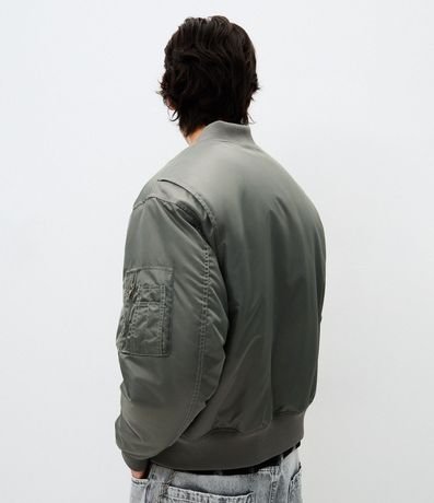 Campera Bomber Lisa con Bolsillos Delanteros 4