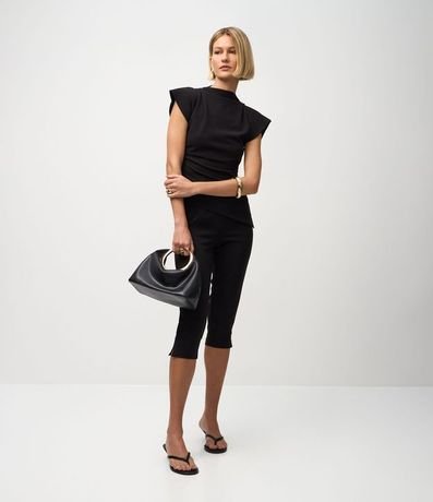 Blusa en Crepé con Hombreras y bajo Asimétrico 2