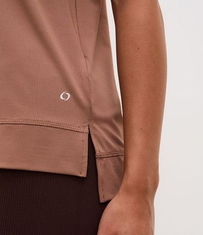 Remera Deportiva en Microfibra Agujerada con Bajo Mullet 4